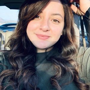 Meet your Posher, Cynthia